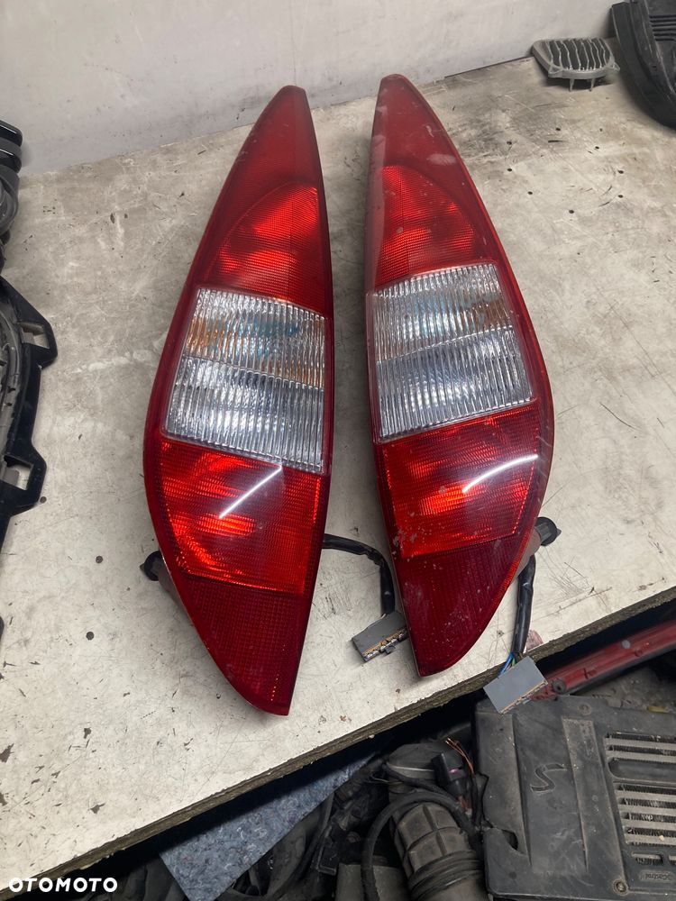 FORD MONDEO MK3 KOMBI LAMPA PRAWA LEWA TYŁ TYLNA - 1
