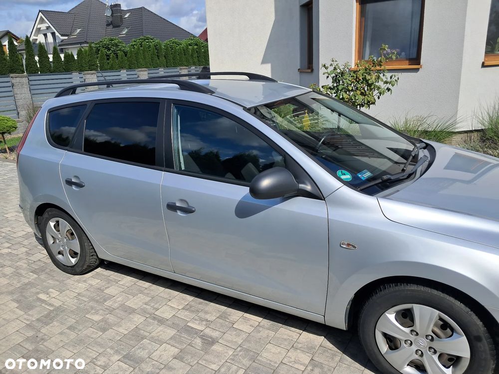 Hyundai i30 1.4 Base + - 6