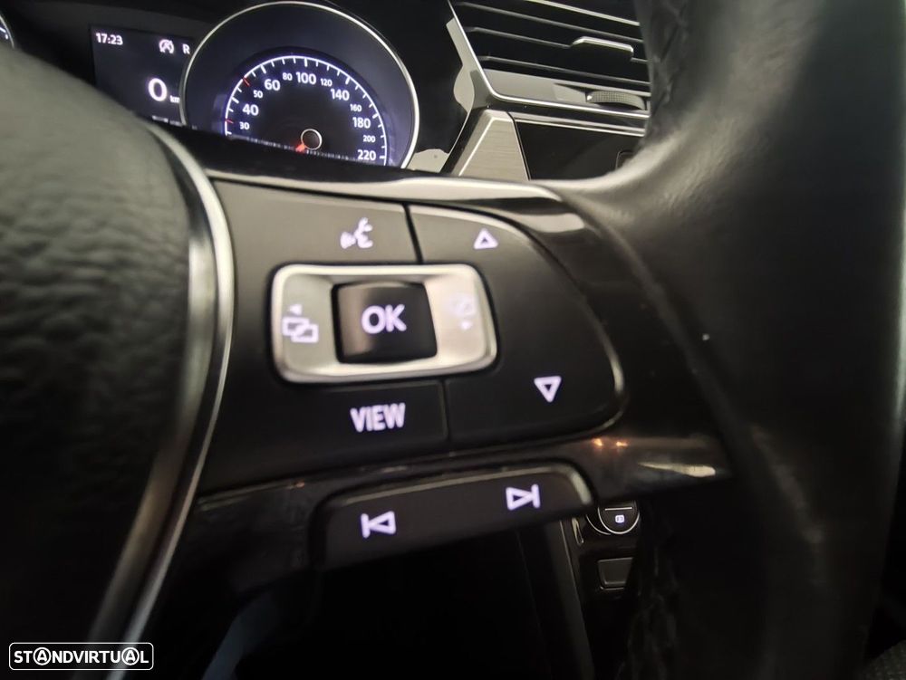 VW Touran 2.0 TDI Confortline DSG - 28