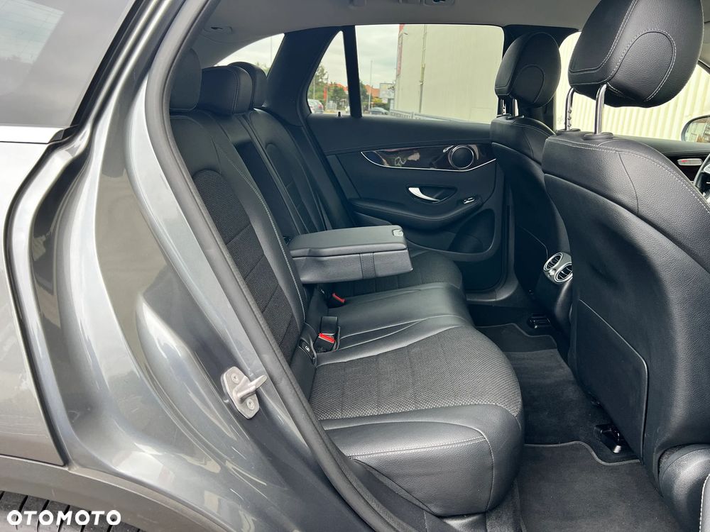 Mercedes-Benz GLC 200 4Matic 9G-TRONIC AMG Line - 17