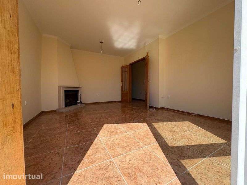 Arrenda-se apartamento T2 - Grande imagem: 2/12