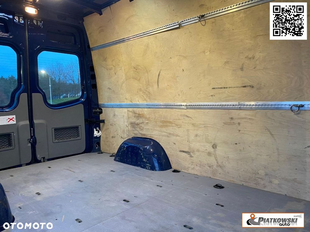 Mercedes-Benz Sprinter - 24