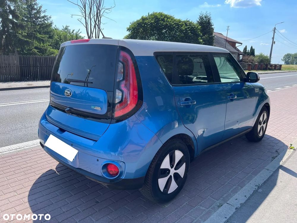 Kia Soul Plug - 6