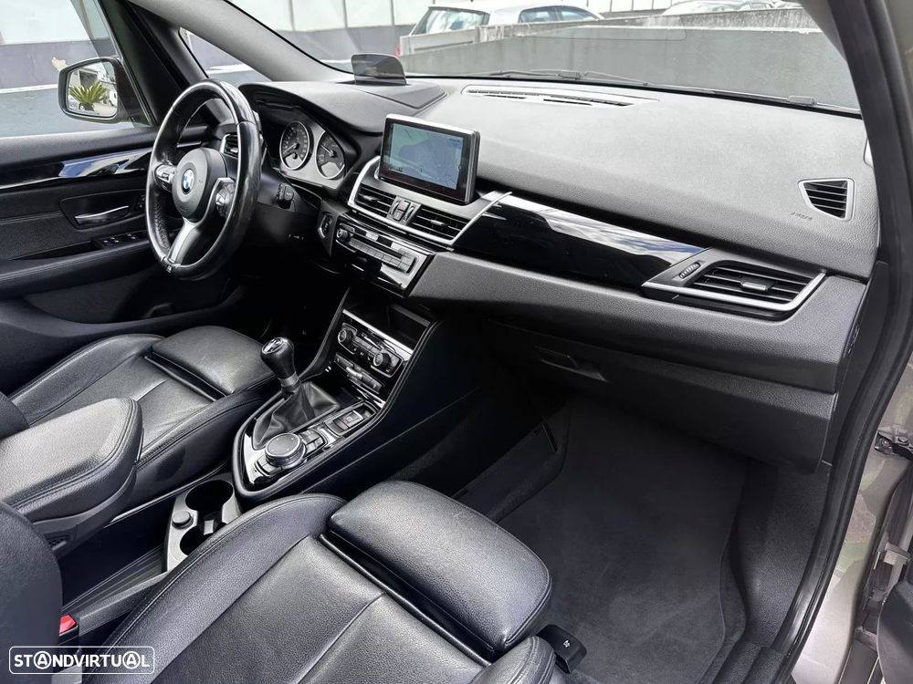 BMW 218 Active Tourer d Line Sport - 58