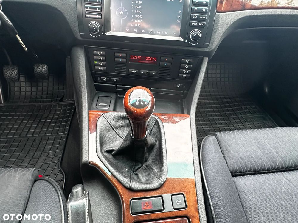 BMW Seria 5 540i - 37