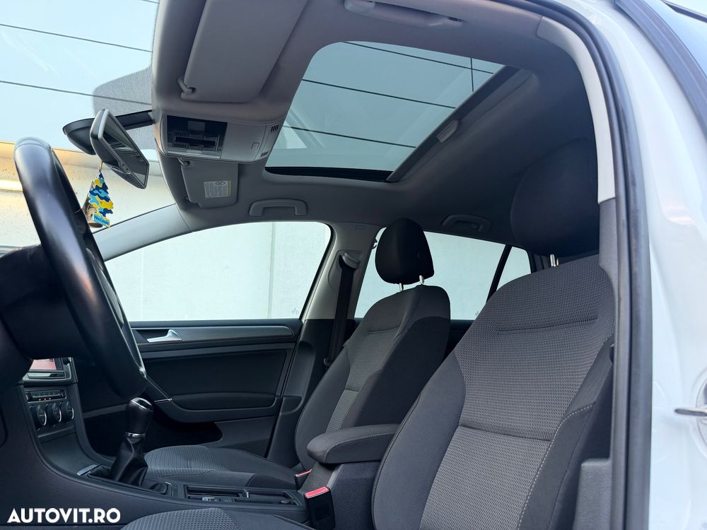Volkswagen Golf - 10