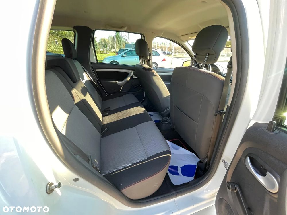 Dacia Duster 1.6 16V 4x4 Laureate - 13