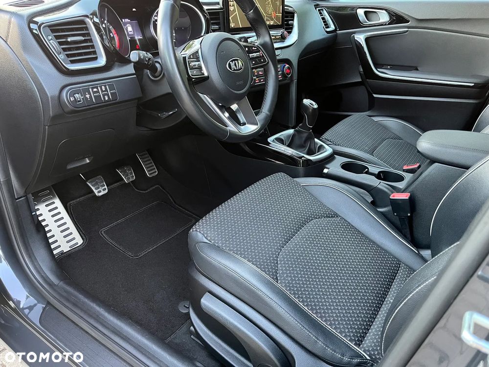 Kia Ceed 1.6 CRDi SCR L Business Line Plus - 23