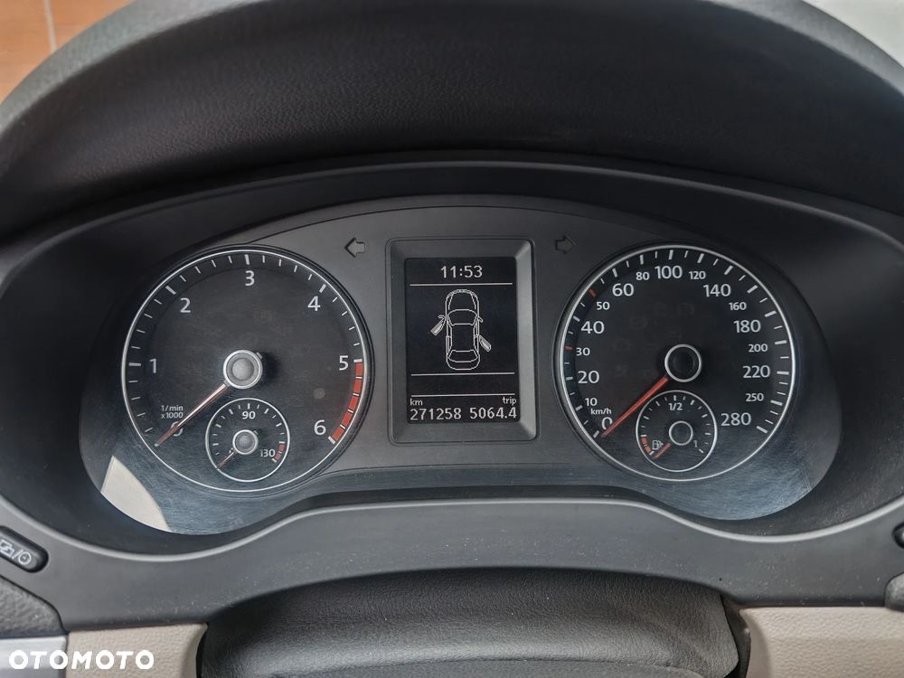 Volkswagen Jetta 1.6 TDI Highline - 17