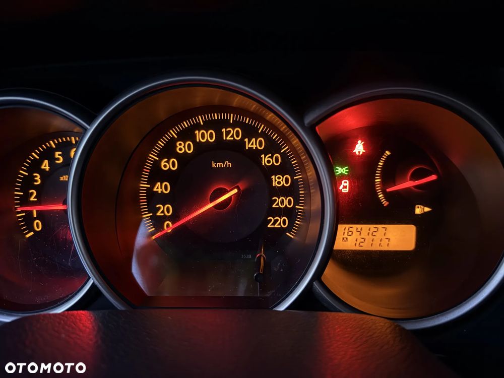 Nissan Tiida - 12
