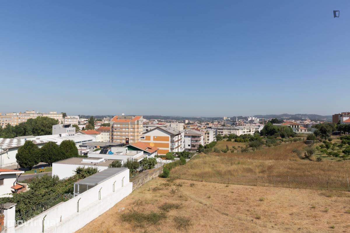 Quarto - localizado em Valongo Porto - Grande imagem: 5/20