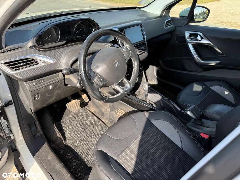 Peugeot 2008 1.2 Pure Tech Allure S&S EAT6 - 12