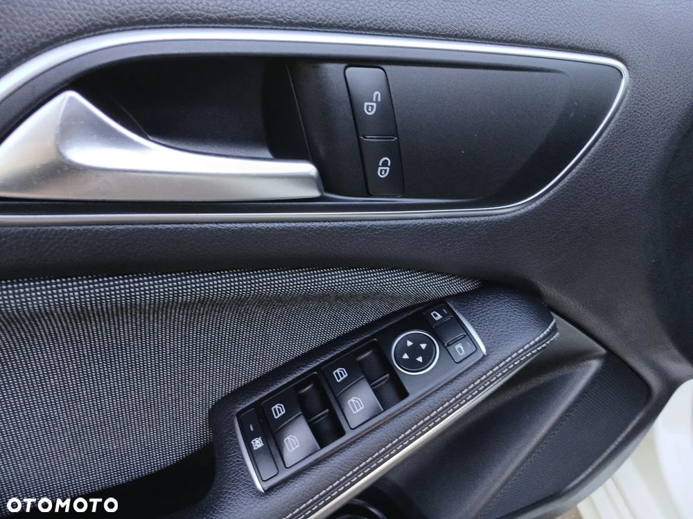 Mercedes-Benz Klasa A 180 BlueEfficiency Edition - 11