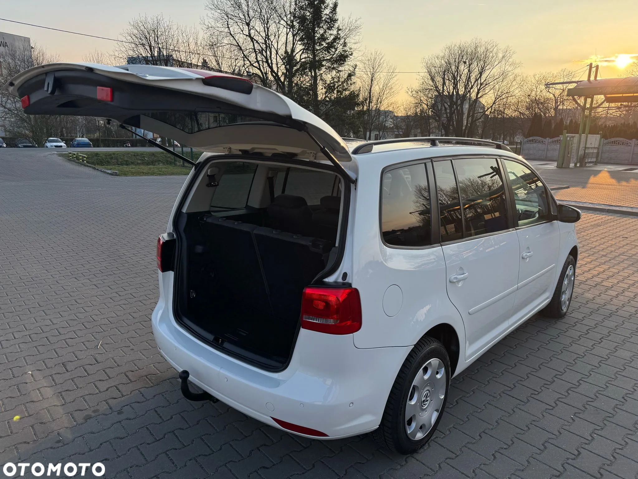 Volkswagen Touran - 10