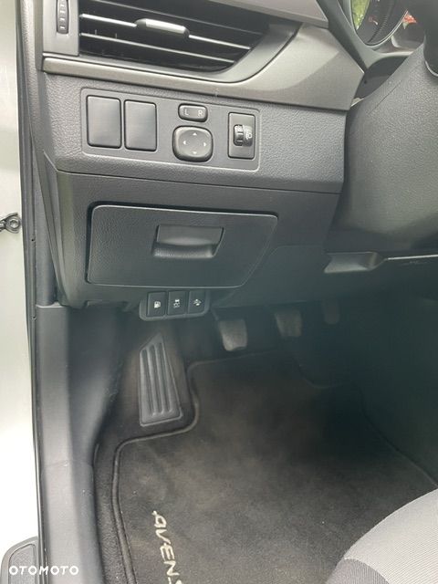 Toyota Avensis - 10