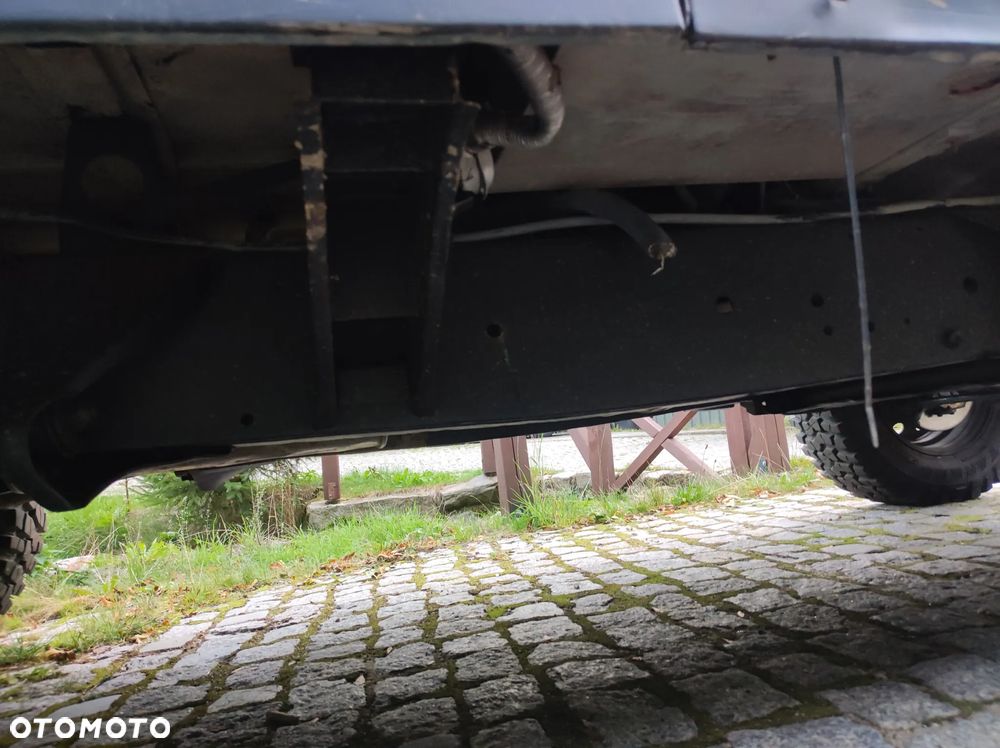 Land Rover Defender 110 2.5 TDI - 9