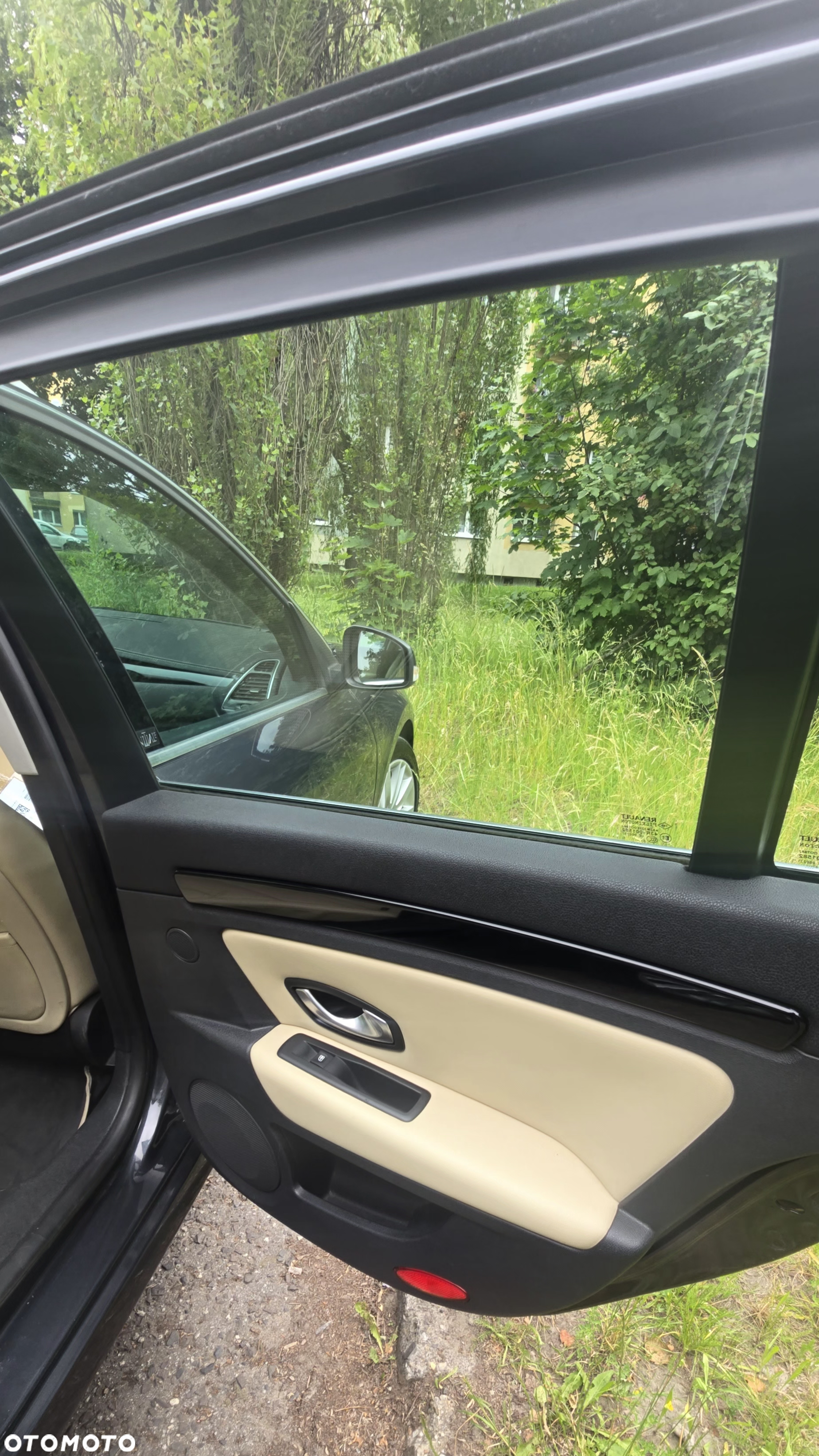 Renault Laguna 2.0 dCi Initiale - 10