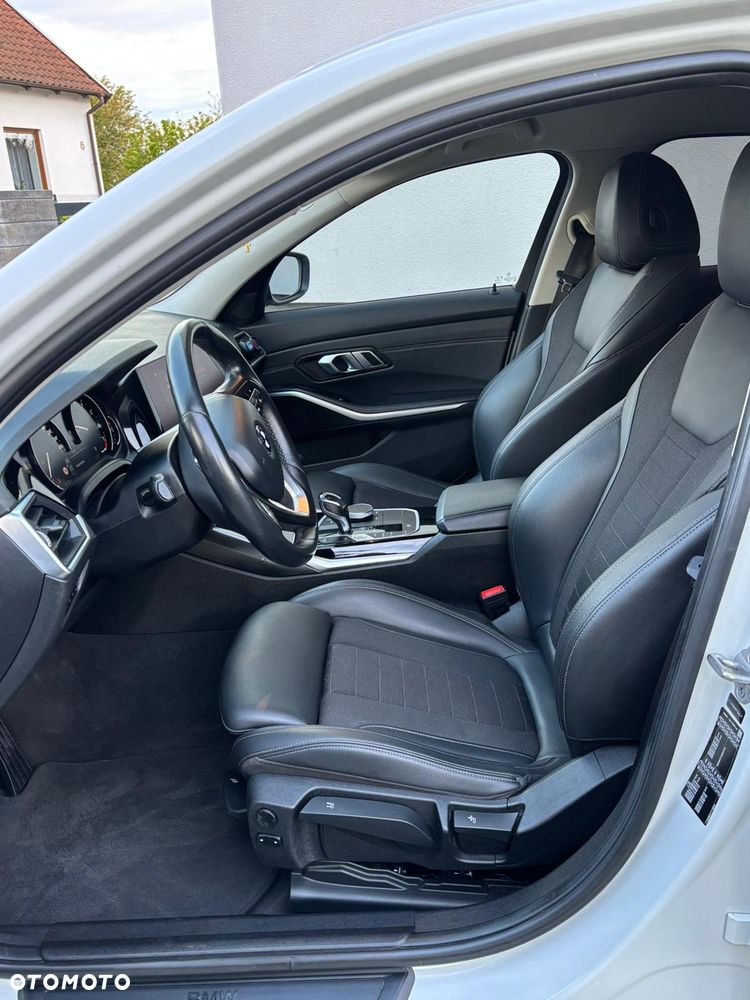 BMW Seria 3 318i - 31