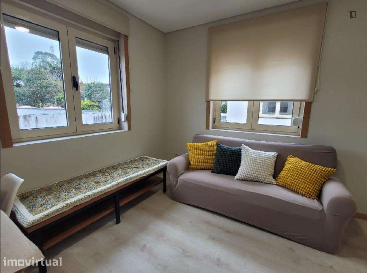 Quarto - localizado em Paranhos Porto - Grande imagem: 3/10