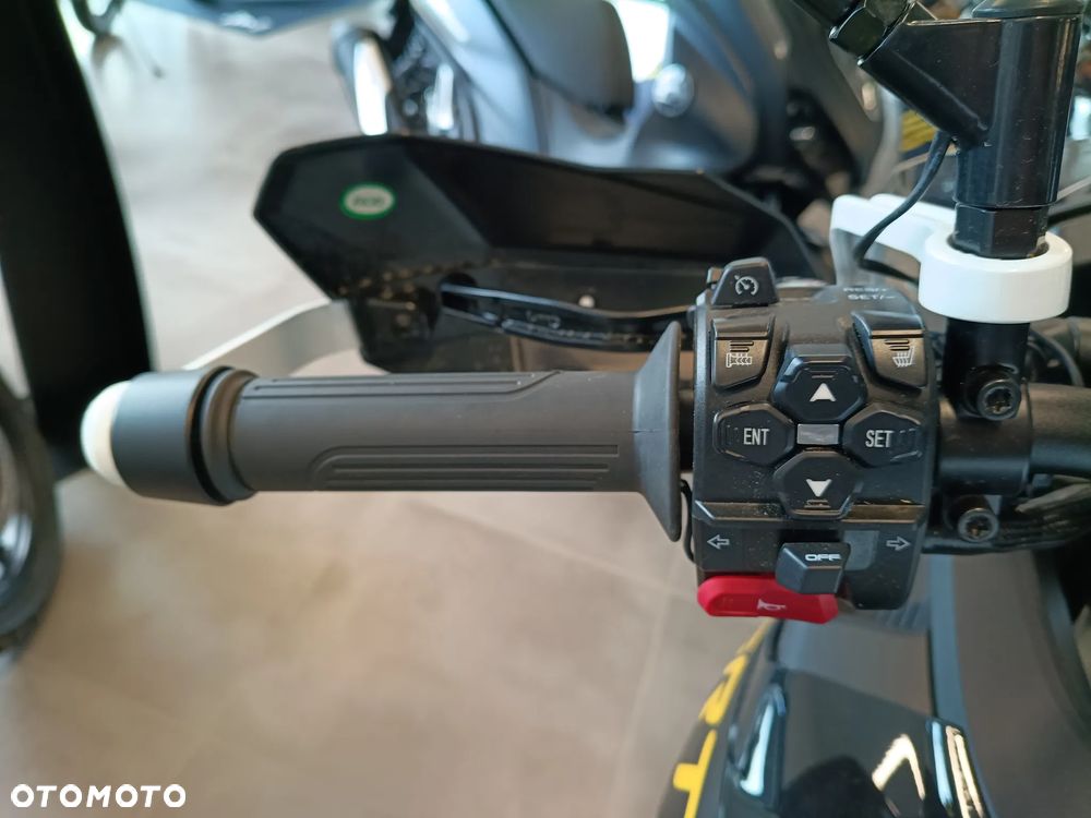 QJMOTOR SRT900SX - 10