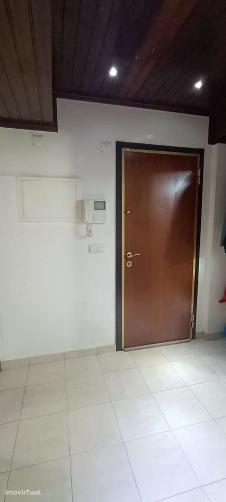 Excelente T3 com terraço e duas garagens! - Grande imagem: 4/21