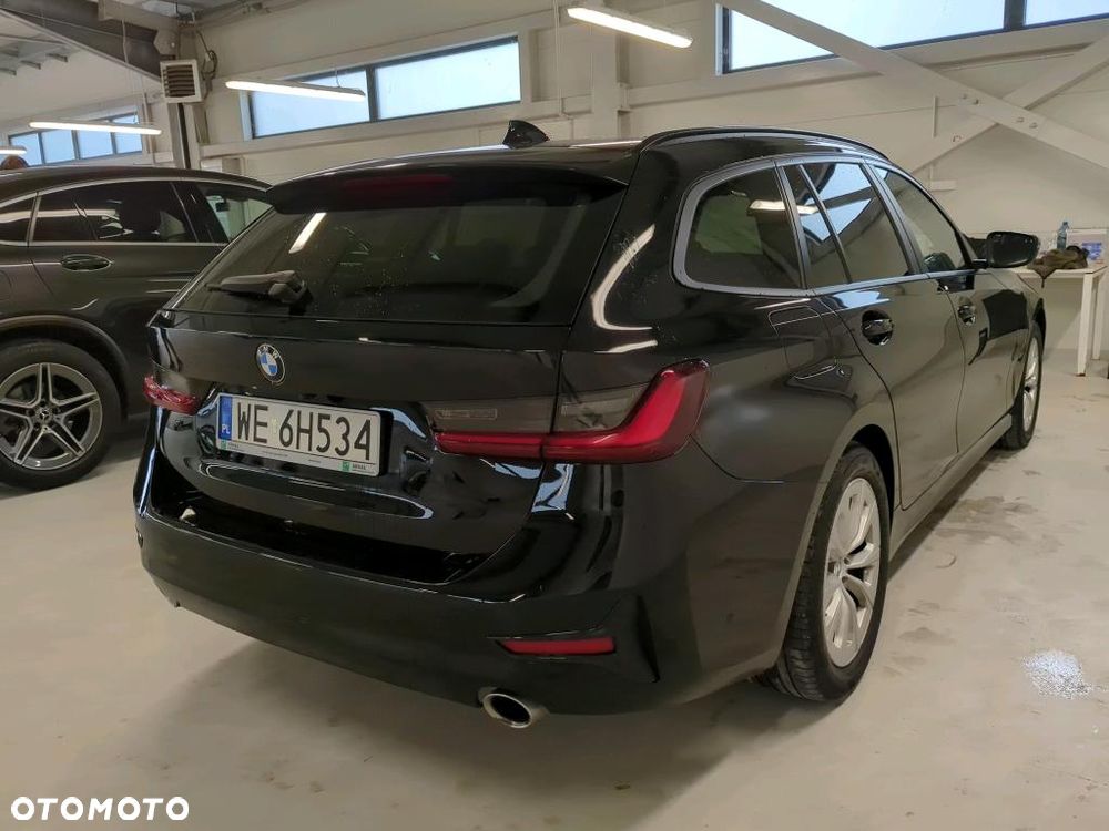 BMW Seria 3 318i - 4