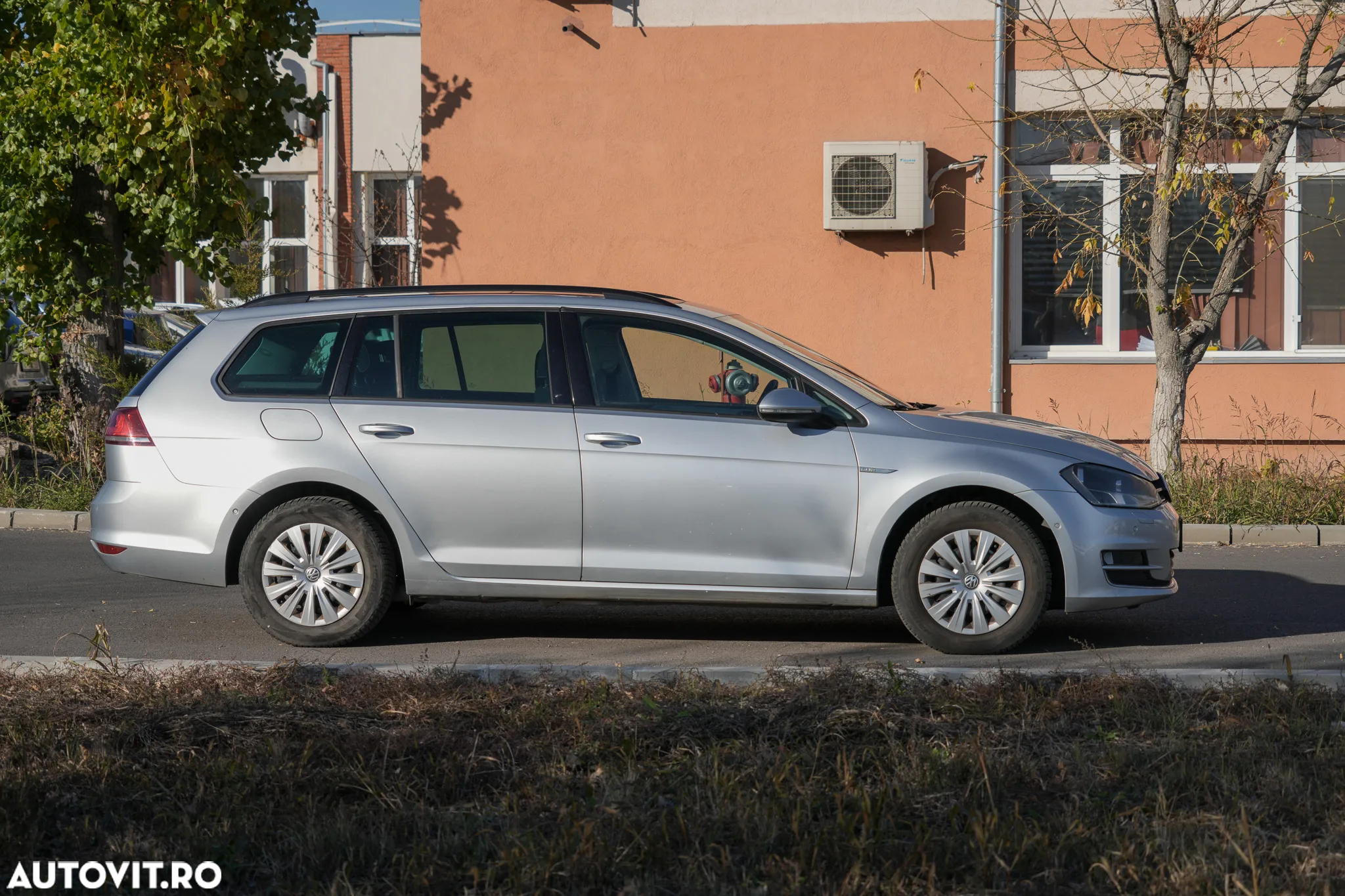 Volkswagen Golf 1.6 TDI DPF Trendline - 8