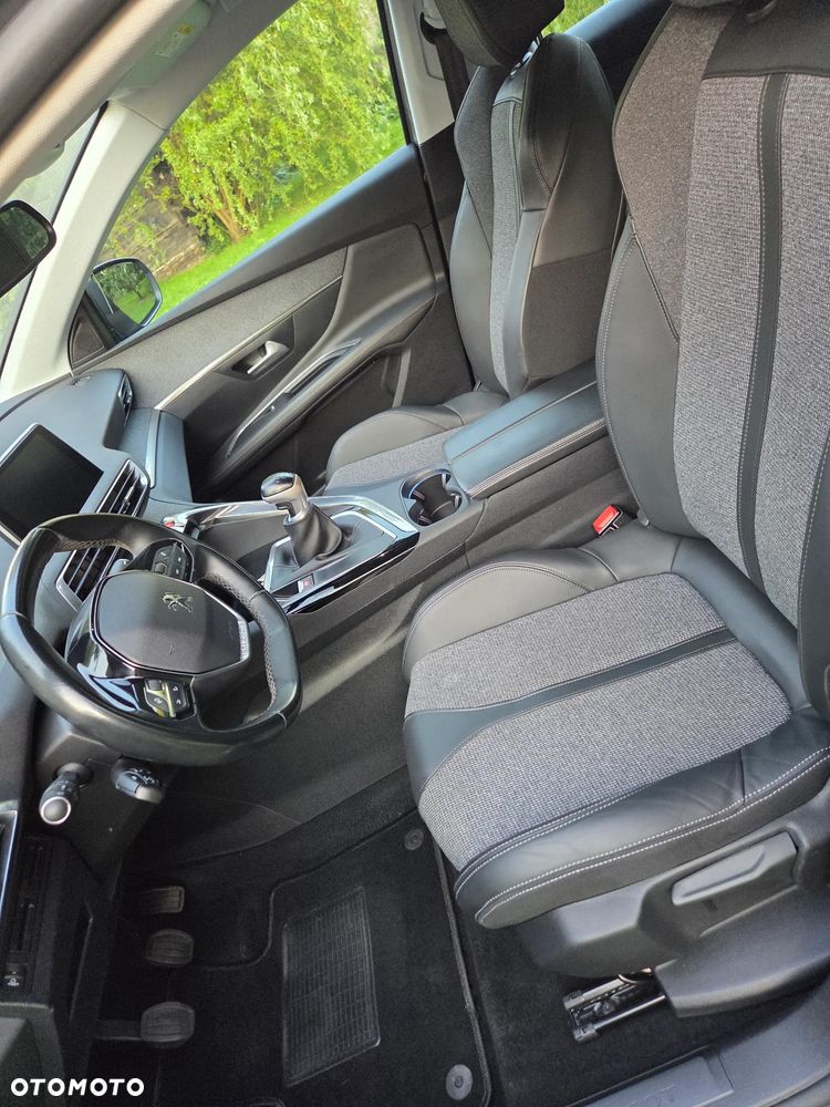 Peugeot 3008 1.5 BlueHDi Allure S&S - 19