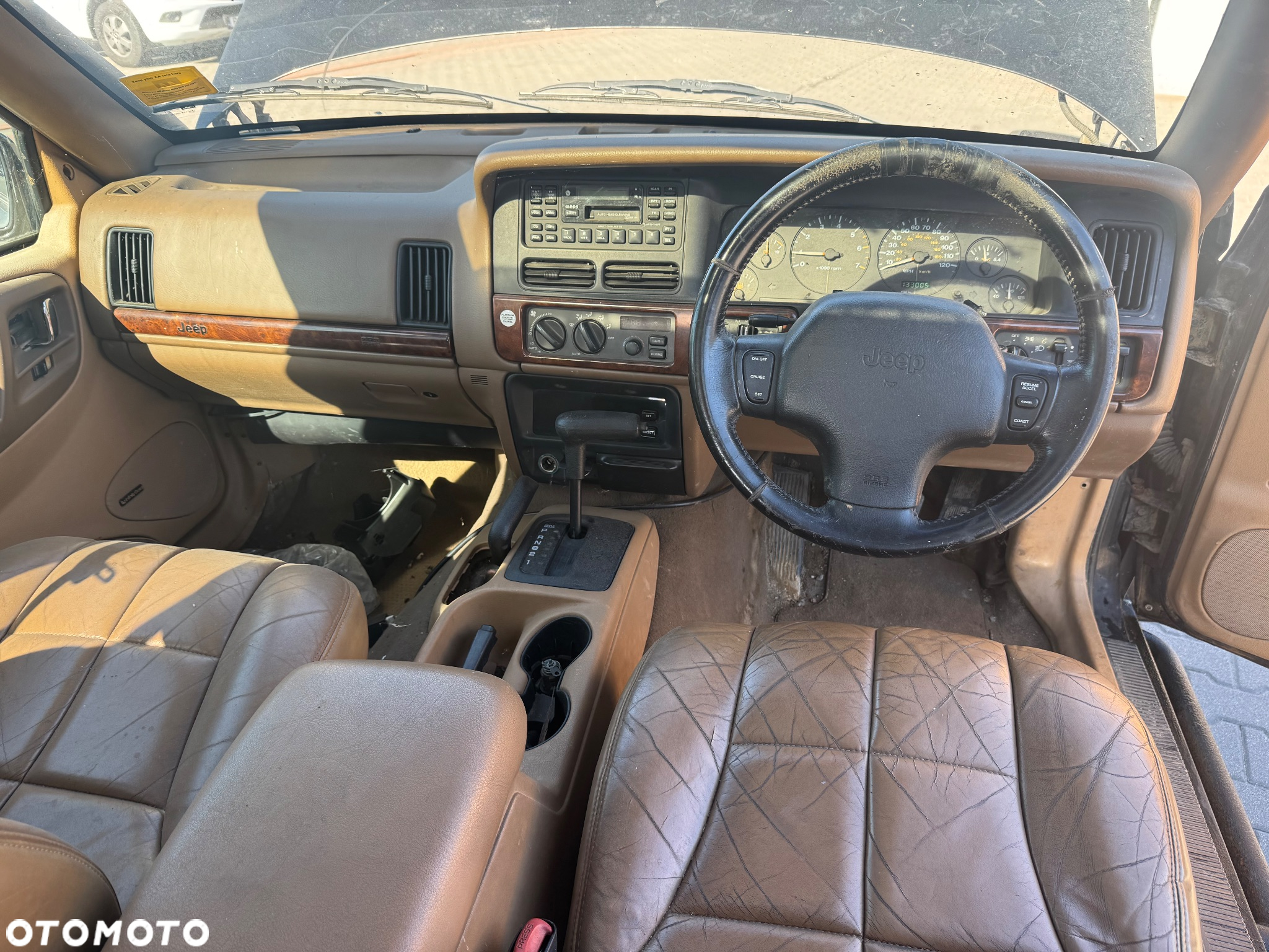 Jeep Grand Cherokee 4.0 Laredo - 31