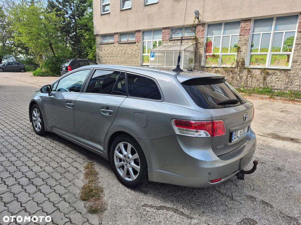 Toyota Avensis - 4