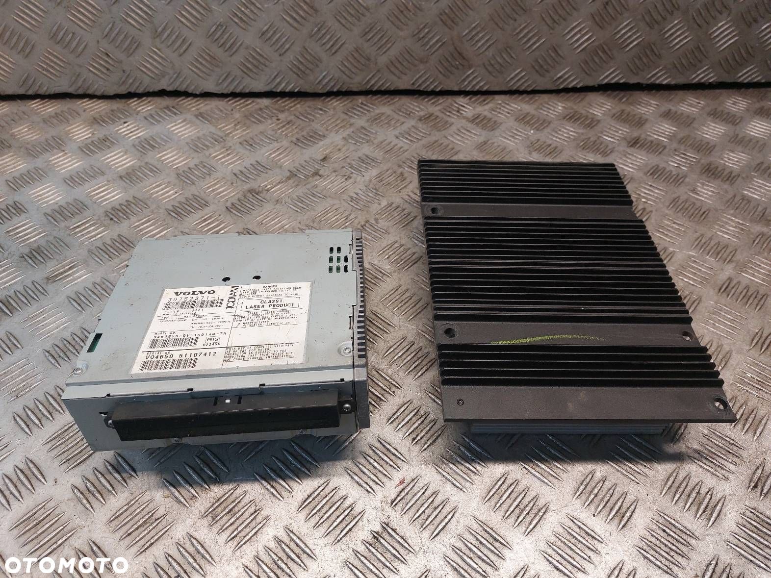 RADIO ODTWARZACZ + WZMACNIACZ VOLVO V50 I 30752371-1 30732824 - 1