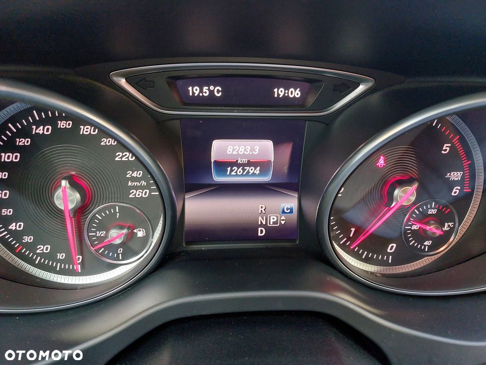 Mercedes-Benz GLA 180 d 7G-DCT AMG Line - 12