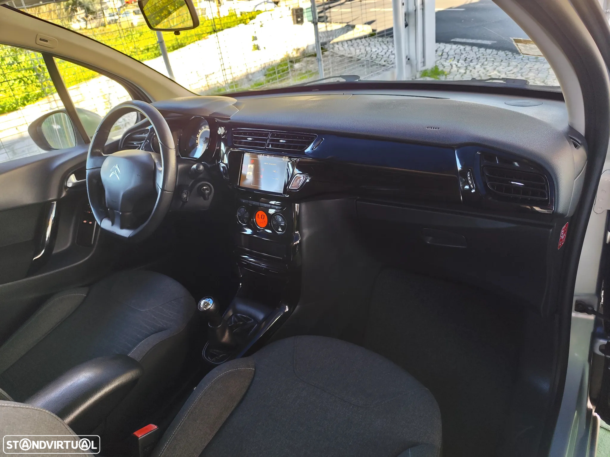 Citroën C3 1.2 PureTech Collection - 32