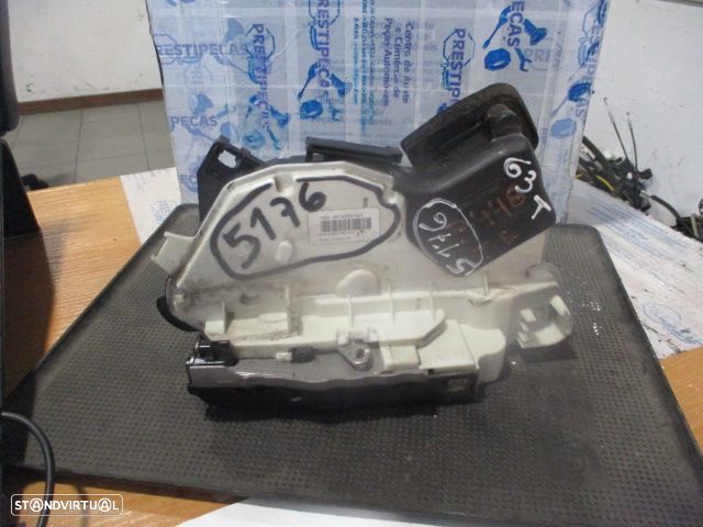 Fecho 5K1837015D VW POLO 6R FASE 1 2014 1.6TDI 90CV 5P VERMELHO FESQ 7 PINOS VW POLO 5 6R FASE 1 2012 1.6TDI 90CV 5P CINZA ESCURO FESQ VW POLO 2012 1.2TDI 75CV 5P CINZA FESQ 7 PINOS - 1
