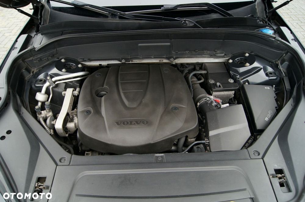 Volvo XC 90 D5 AWD Geartronic Momentum - 23