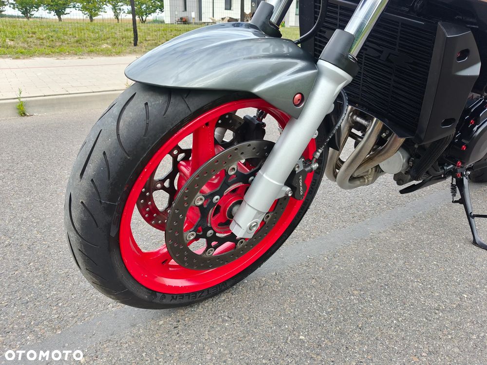 Suzuki GSR - 22