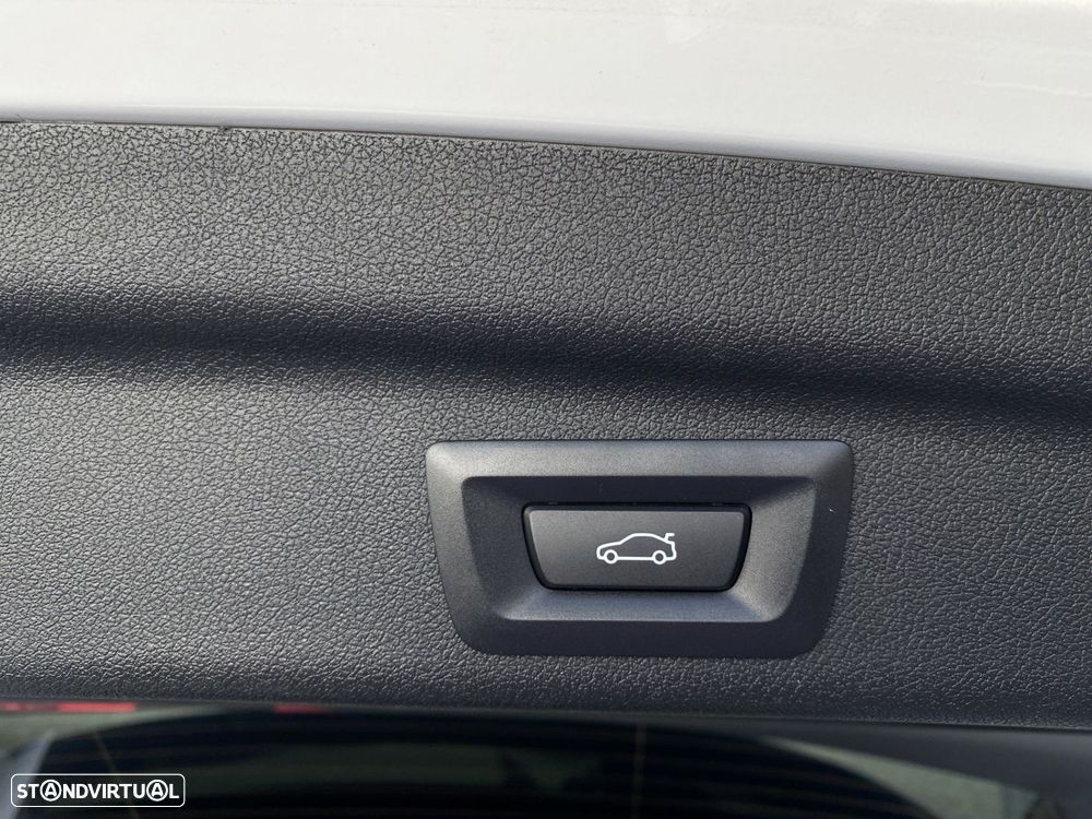 BMW 225 e xDrive — fotografia 19