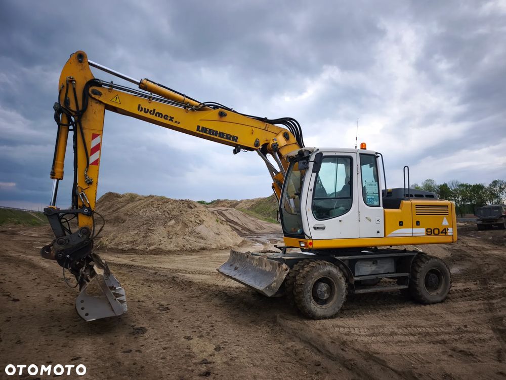 Liebherr A904C - 6