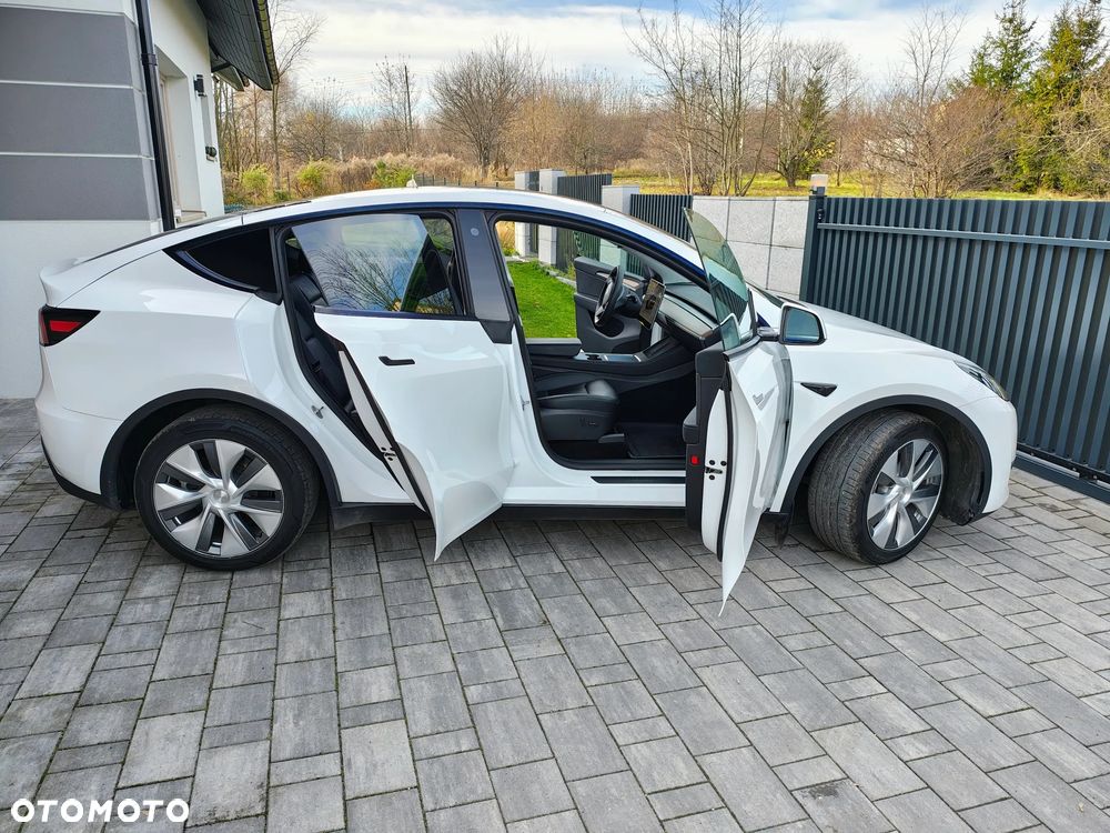 Tesla Y Long Range Dual Motor AWD - 15