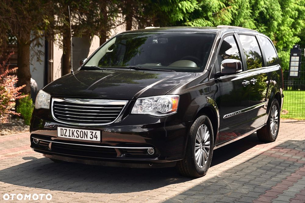 Chrysler Town & Country 3.6 Limited - 8