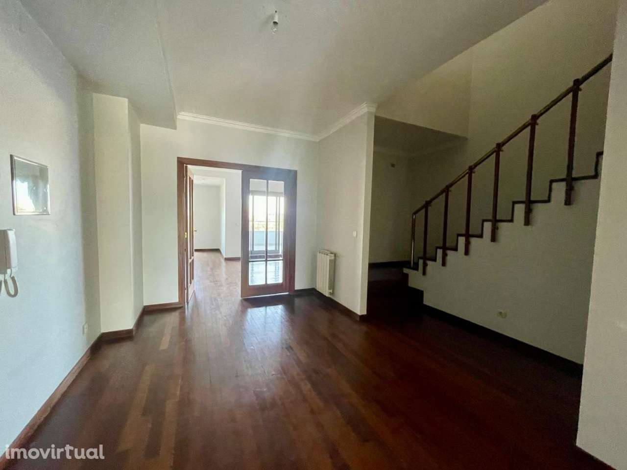 Apartamento T5 Duplex com Terraço, Lareira e Garagem em Zona Premium - Grande imagem: 2/25