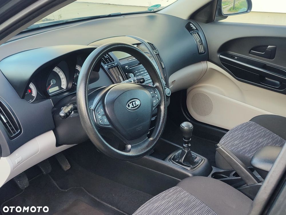 Kia Ceed 1.4 CVVT Attract - 13