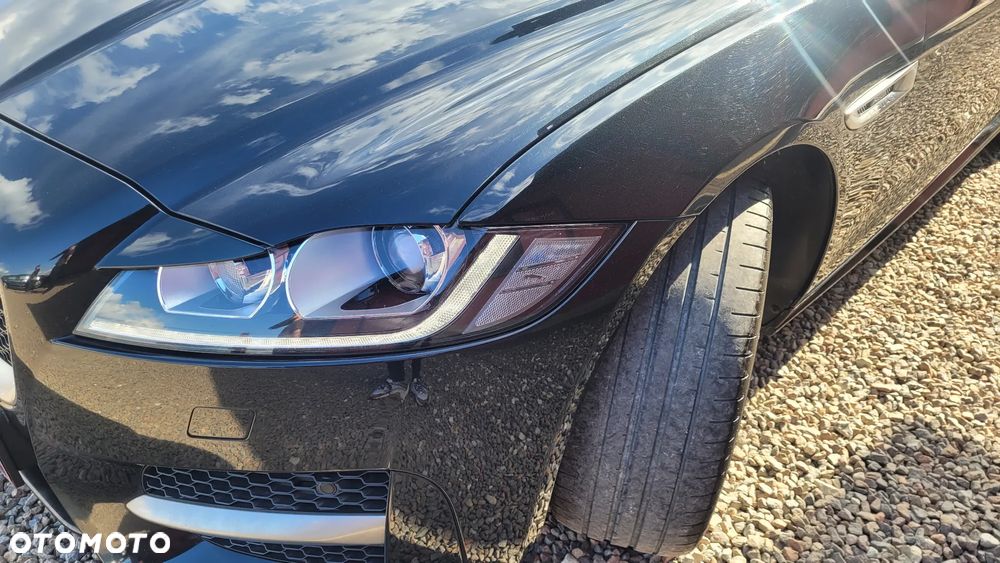 Jaguar XF 20d Portfolio - 8