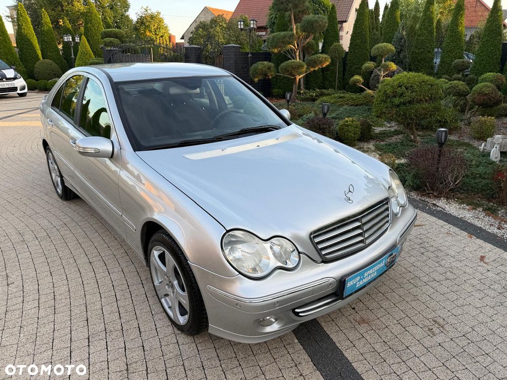 Mercedes-Benz Klasa C 180 Kompressor Elegance Sport Edition - 34