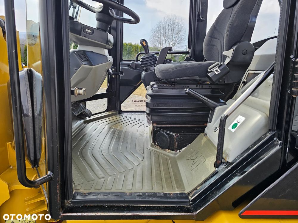 Caterpillar 906 - 11