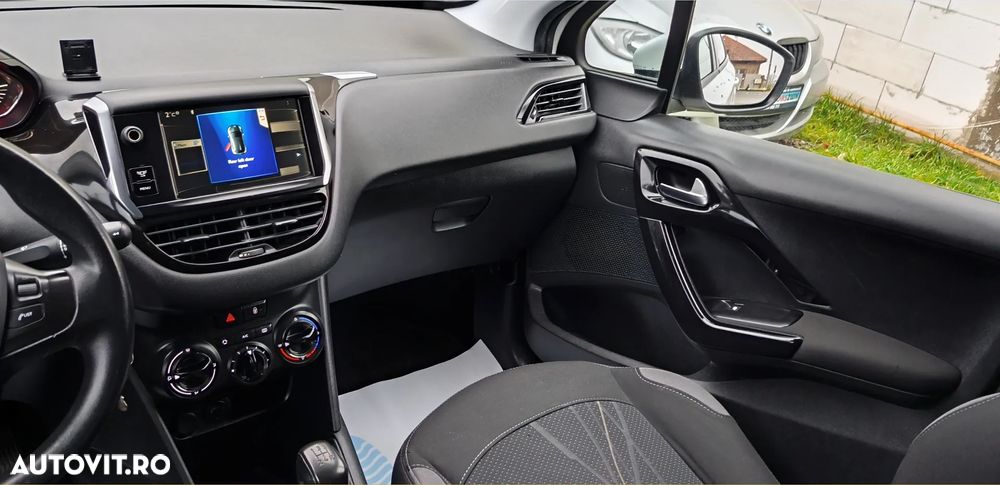 Peugeot 208 e-HDi 92 Stop&Start Style - 14