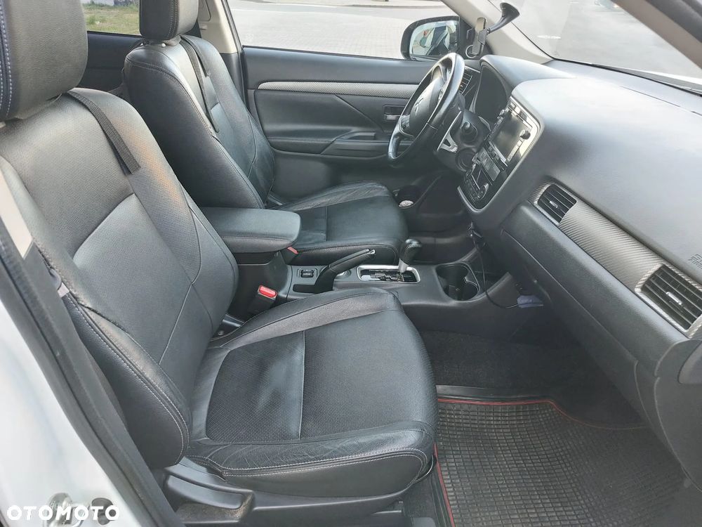 Mitsubishi Outlander - 4
