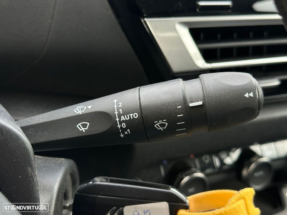 Citroën C4 X 1.2 PureTech Shine EAT8 - 17