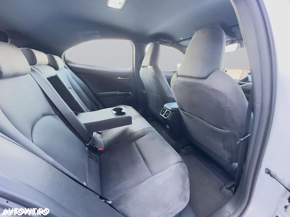 Lexus UX 250h Business Edition - 16