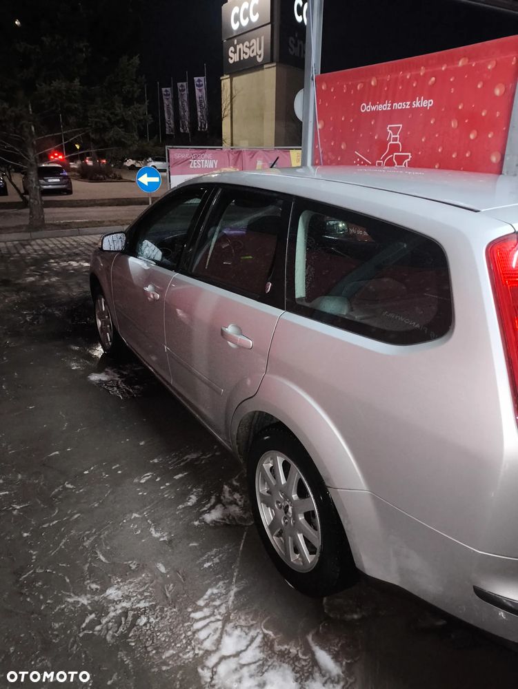 Ford Focus SW 2.0 16V Ghia - 6